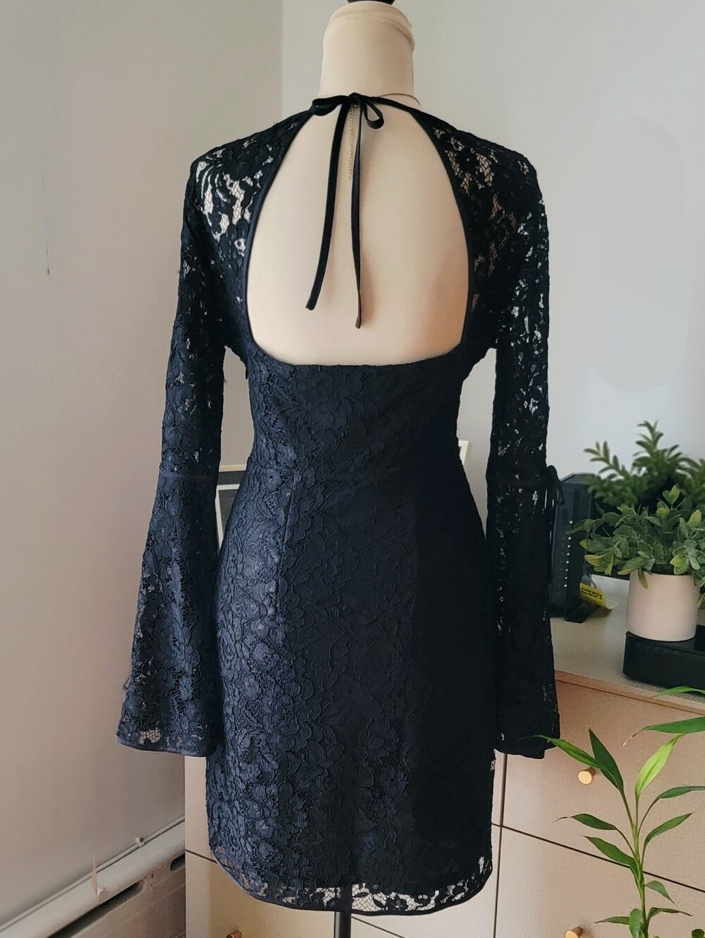 EXPRESS Black Lace Open Back Bell Sleeve Cocktail Dress - Size 8 - Picture 2 of 7
